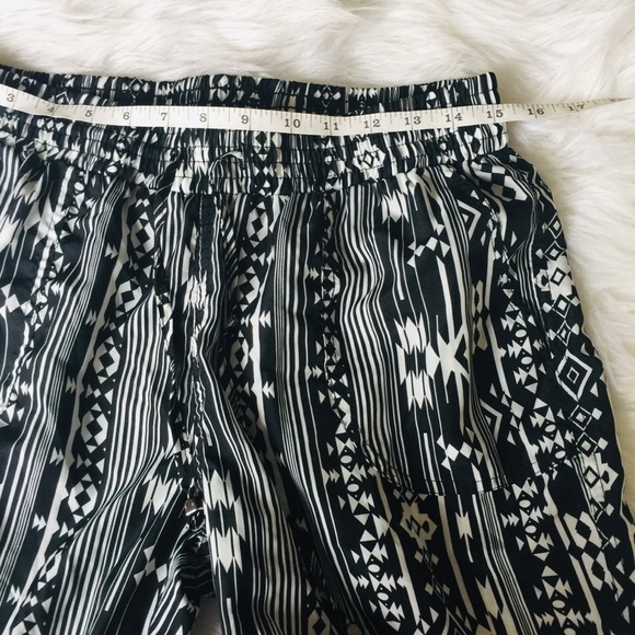 {Boutique} Black and White Aztec pattern Joggers - Picture 5 of 6